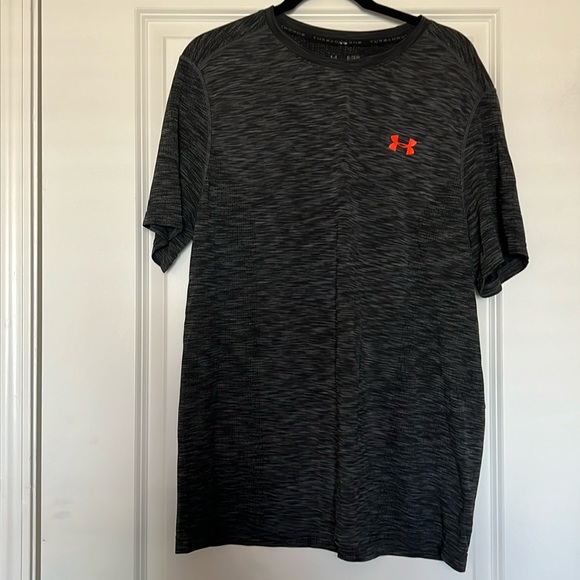 UA men’s Tee Shirt Slim Fit - Picture 1 of 5